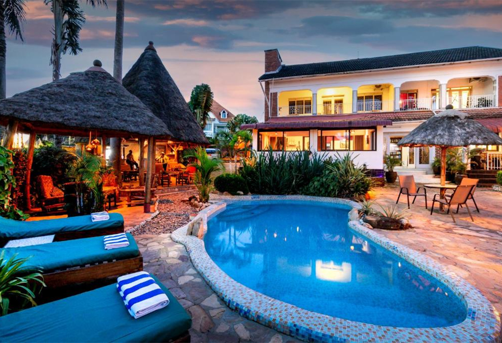 2 Friends Beach Hotel