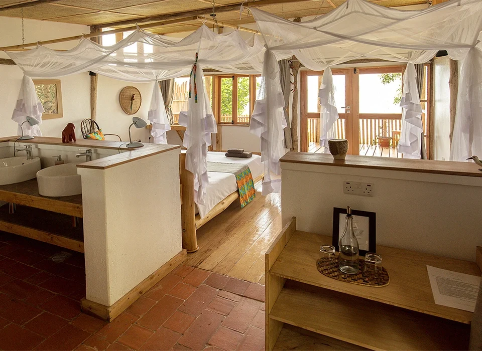 What are the best Accommodation options around Lake Mutanda in Kisoro District?