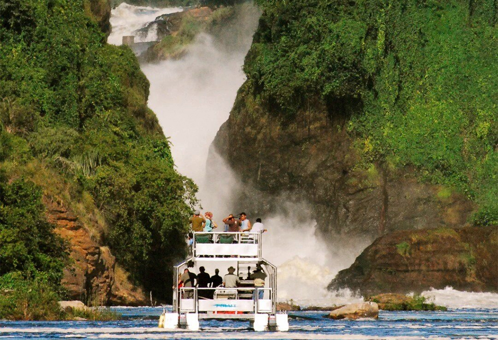 Boat Safaris in Murchison Falls Vs. Kazinga Channel - Which is Better?