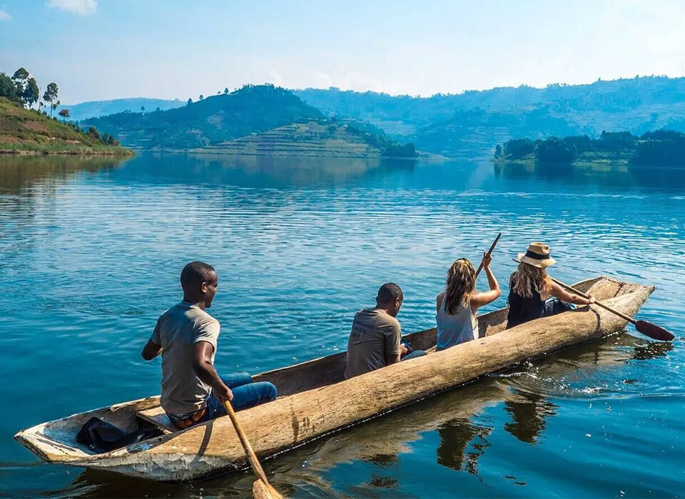 How to get to Lake Mutanda from Kisoro Town