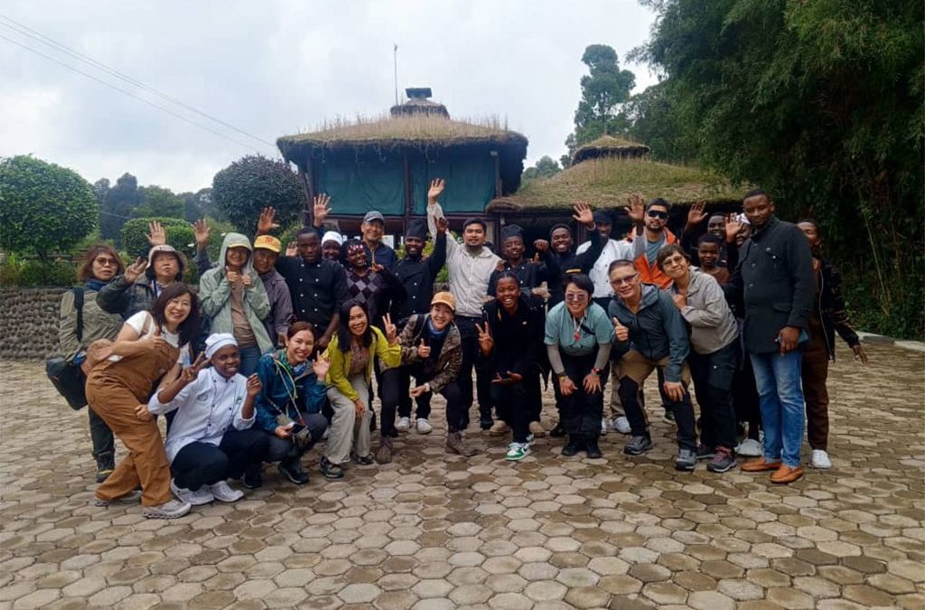 Family-Friendly Rwanda Safari for Chinese Families