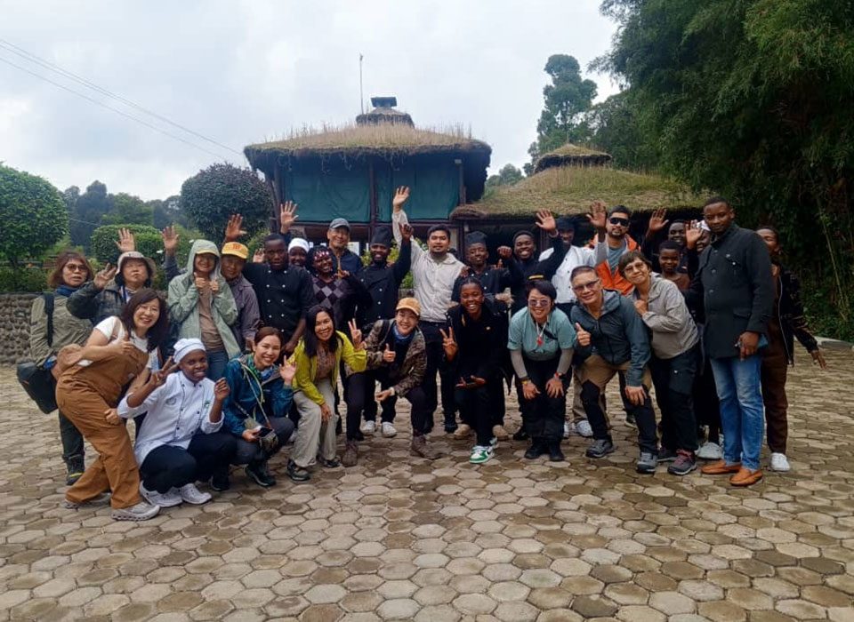 Family-Friendly Rwanda Safari for Chinese Families